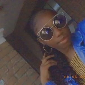 Meet your Posher, Dakota